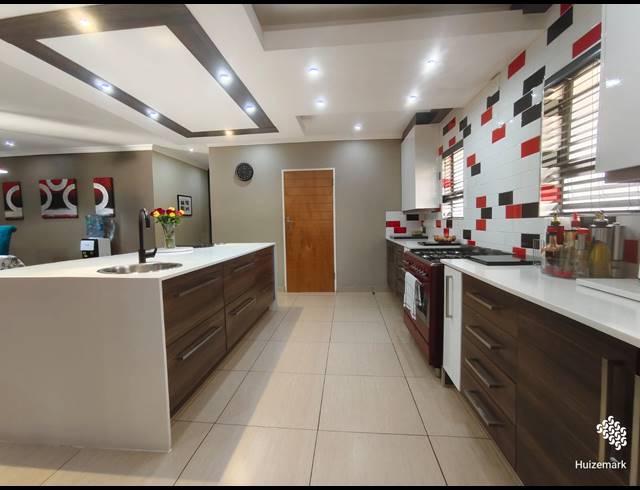 5 BEDROOM HOUSE FOR SALE IN VAALPARK